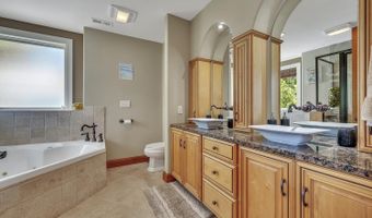 325 Lakeshore Dr, Arnolds Park, IA 51331