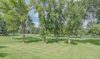 932 Emerald Pines Dr, Arnolds Park, IA 51331