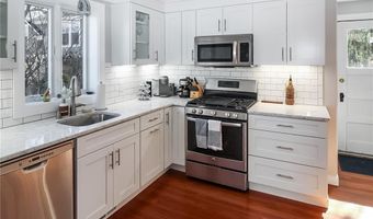 1 Conrad Ct, Newport, RI 02840