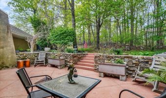 8272 WOODBINE Rd, Airville, PA 17302