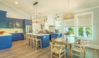 121 14th St, Apalachicola, FL 32320
