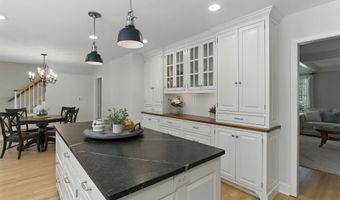 68 Perry Rd, Bedford, NH 03110