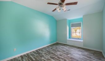 923 S 10th St, Adel, IA 50003