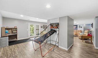 108 Farrar Dr, Aurora, IN 47001