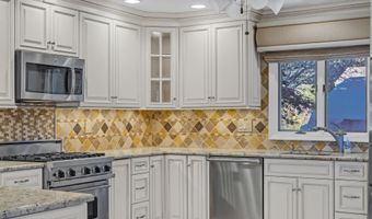 64 Harbor Inn Rd, Bayville, NJ 08721