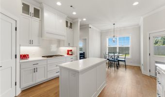 1105 SW Alleghany Ave, Bentonville, AR 72713