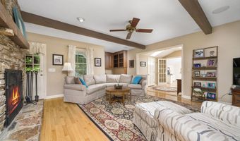 16 Iron Gate Ln, Cromwell, CT 06416