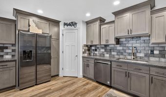 1027 Pinewood Ave, Chubbuck, ID 83202
