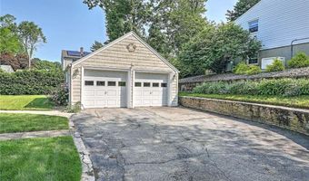 10 Roosevelt Ave, Lincoln, RI 02865