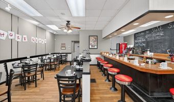 208 S Main St, Algonquin, IL 60102