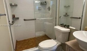 20515 E Country Club Dr 747, Aventura, FL 33180