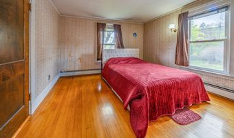 744 Hammond St, Bangor, ME 04401