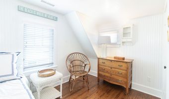 34 Island View Ave, Branford, CT 06405