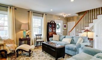 7 Dean Ave, Newport, RI 02840