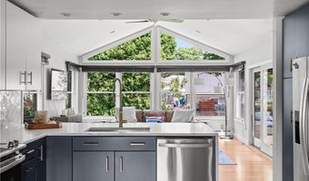 70 Baldwin Orchard Dr, Cranston, RI 02920