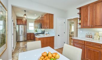 255 N BRYAN St, Arlington, VA 22201