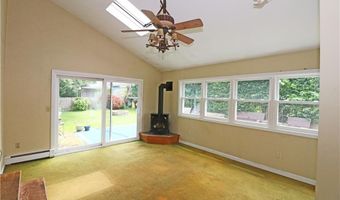 23 Sherman Ln, Middletown, RI 02842