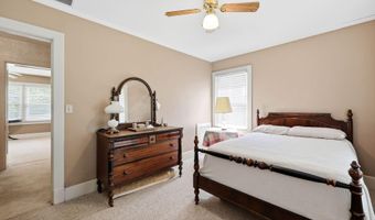 916 Audubon Pkwy, Audubon Park, KY 40213