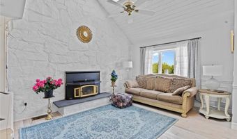 10 J H Dwyer Dr, Middletown, RI 02842