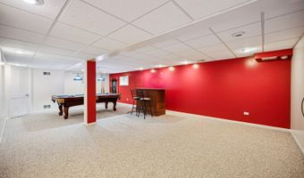 2425 N Drury Ln, Arlington Heights, IL 60004