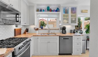 11635 W Locust Ln, Apple Valley, CA 92308