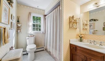 30 Arlton Ave, Allendale, NJ 07401