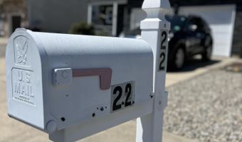 22 Toppinglift Dr, Bayville, NJ 08721