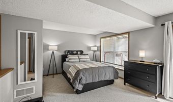 6433 158th St W, Apple Valley, MN 55124