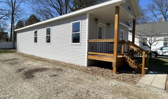 913 Pine Ave, Alma, MI 48801