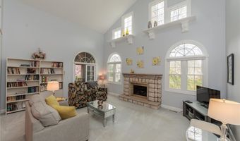 117 Royal Oak Dr, Aurora, OH 44202