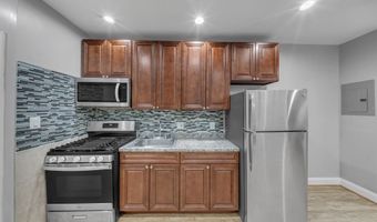 1614 R St SE, Washington, DC 20020