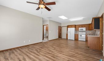 701 S 3rd St, Beresford, SD 57004