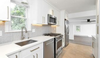 124 Minturn Pl, Bridgeport, CT 06606