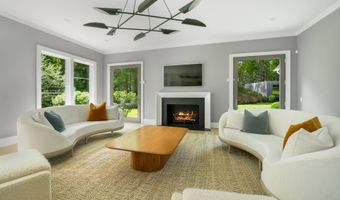 7 Ashwood Ct, Amagansett, NY 11930