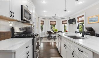 157 Arnold Ave, Cranston, RI 02905