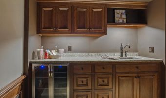 7 Champagne Ter, Bedford, NH 03110