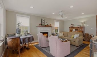 11 King Philip Ave, Bristol, RI 02809