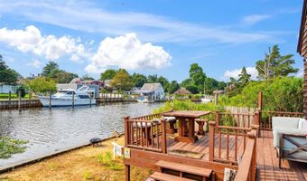 3 Enoch Is, Amityville, NY 11701