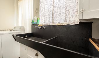 31 Drummond St, Auburn, ME 04210
