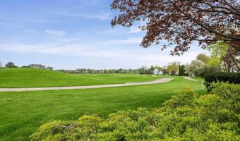 1713 Edgewood Dr, Algonquin, IL 60102