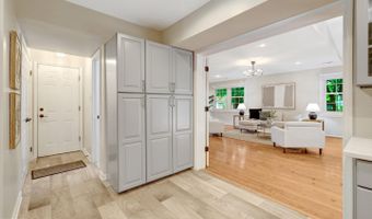 4003 KLOMAN St, Annandale, VA 22003