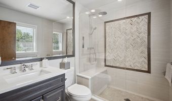 1923 N Carlyle Pl, Arlington Heights, IL 60004