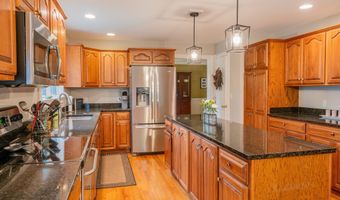 24 Surrey Ln, Falmouth, ME 04105