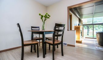 903 Willow Dr, Aberdeen, SD 57401
