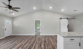 401 E Crescent St, Aurora, MO 65605