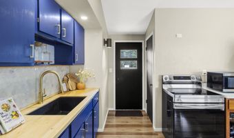 210 E GREENFIELD Ave, Algoma, WI 54201