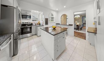 5714 HUNTINGTON Pkwy, Bethesda, MD 20814