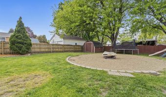 912 David St, Antioch, IL 60002