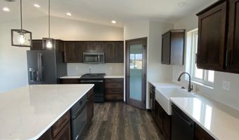 928 NE 32nd Ave, Aberdeen, SD 57401