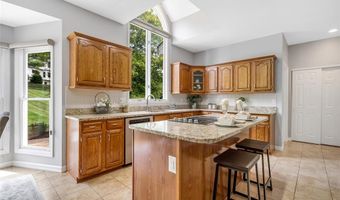 821 Heatherhaven Dr, Ballwin, MO 63011
